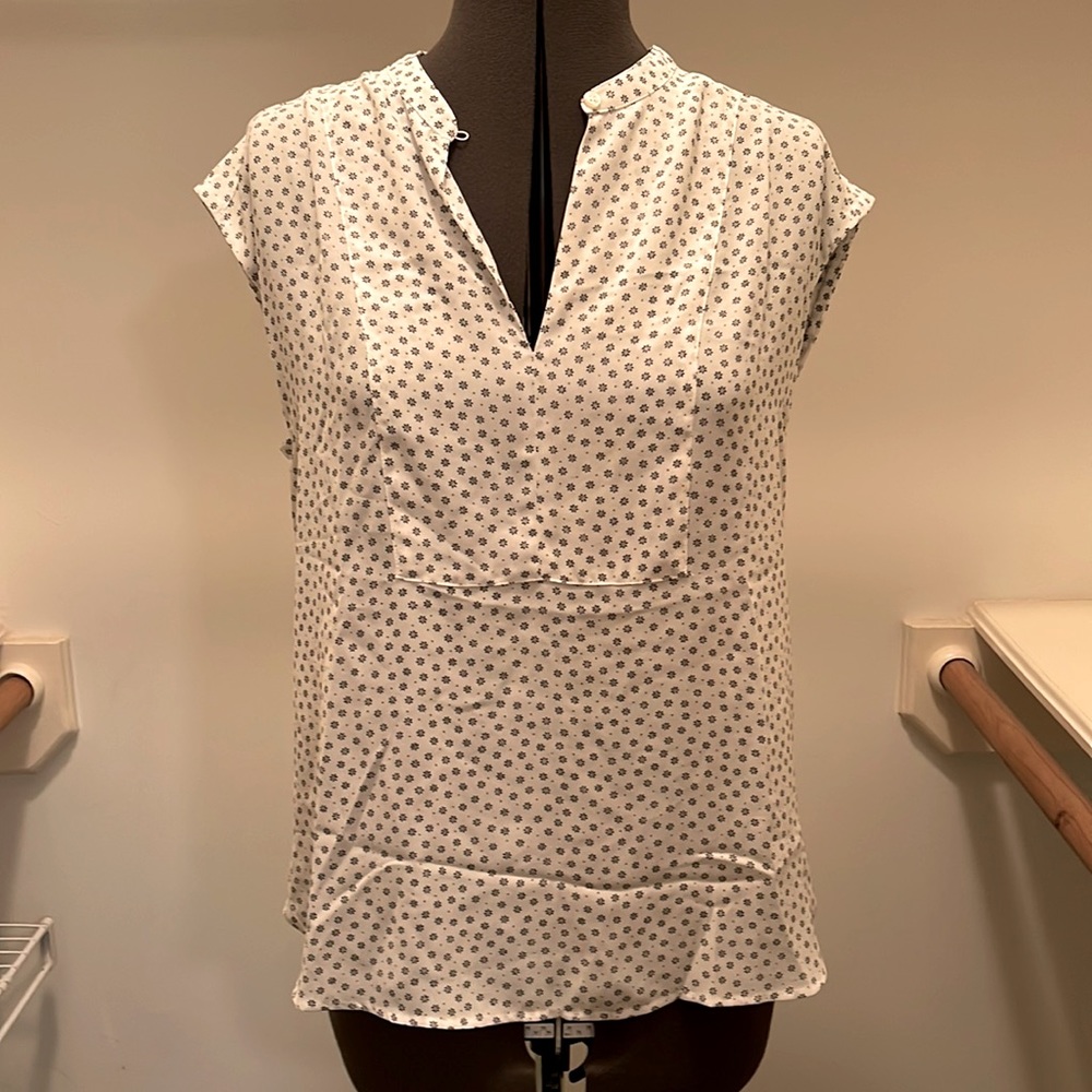 J. Crew V-Neck Patterned White and Navy Blouse - Size Small